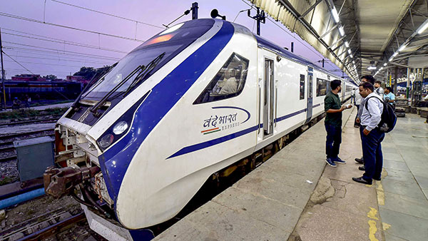 1. इंजनलेस ट्रेन