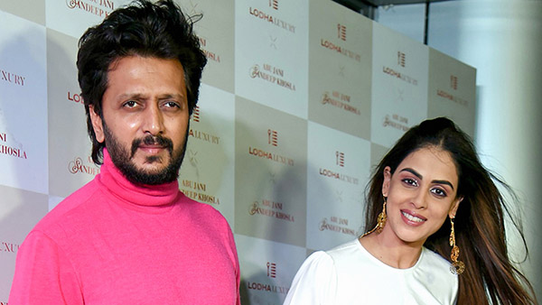 एक्टर रितेश देशमुख ने खरीदी बीएमडब्ल्यू की इलेक्ट्रिक एसयूवी, पत्नी जेनेलिया के साथ की फर्स्ट ड्राइव