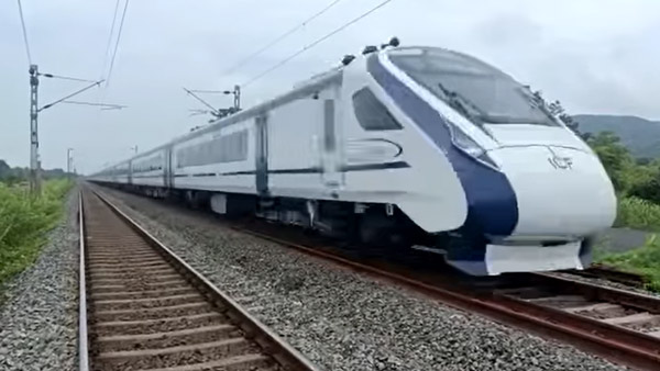 नई वन्दे भारत एक्सप्रेस ने बनाया स्पीड का नया रिकॉर्ड, सिर्फ 52 सेकंड में प्राप्त की 100 किमी/घंटा की रफ्तार