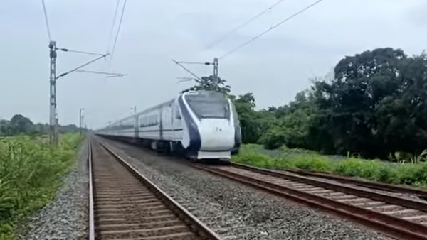 नई वन्दे भारत एक्सप्रेस ने बनाया स्पीड का नया रिकॉर्ड, सिर्फ 52 सेकंड में प्राप्त की 100 किमी/घंटा की रफ्तार