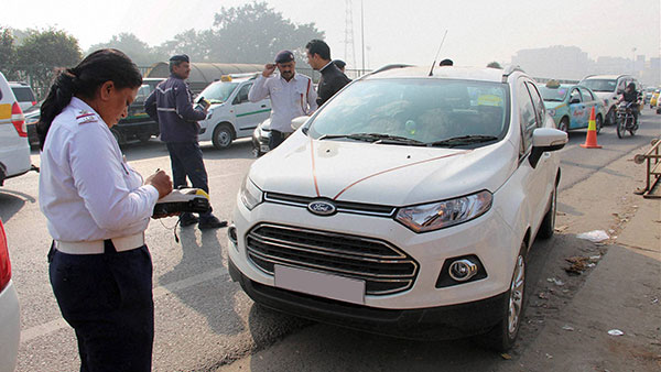 इस राज्य में हेलमेट पहनने या ड्राइविंग लाइसेंस भूलने पर नहीं कटेगा चालान, उल्टा नियम तोड़ने पर मिलेंगे फूल