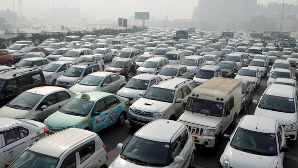 दिल्ली में बिना रोक-टोक के चल सकेंगे बीएस-4 डीजल ट्रक, केंद्र ने हटाया बैन
