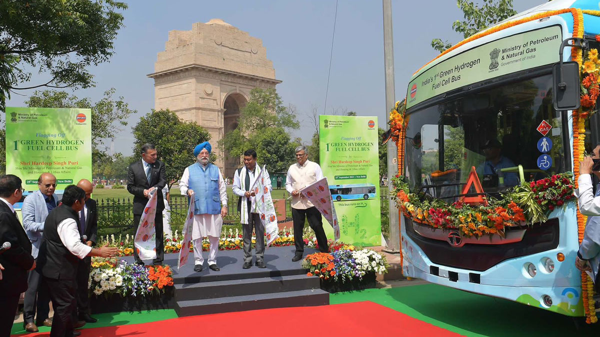 India's First Green Hydrogen Fuel Cell Bus Launched देश की पहली ग्रीन